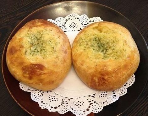 「时间」一款蒜香口味的面包,酥松香软蒜香淡然,喜欢的就快收藏下来吧!