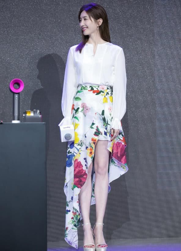 江疏影真是厉害了，不仅有小蛮腰大长腿，还有性感的蝴蝶骨！