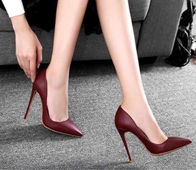 尖头细跟高跟鞋，谁穿谁有范