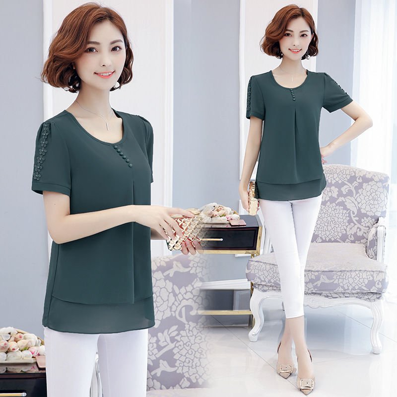 还穿风衣配打底裤，太土了!现在流行这样穿小衫，6070穿巨美