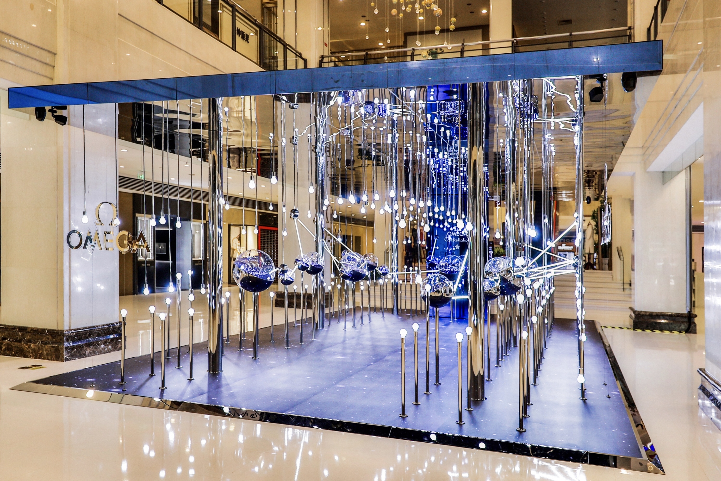 看看表，还能拍一拍脚下的星空