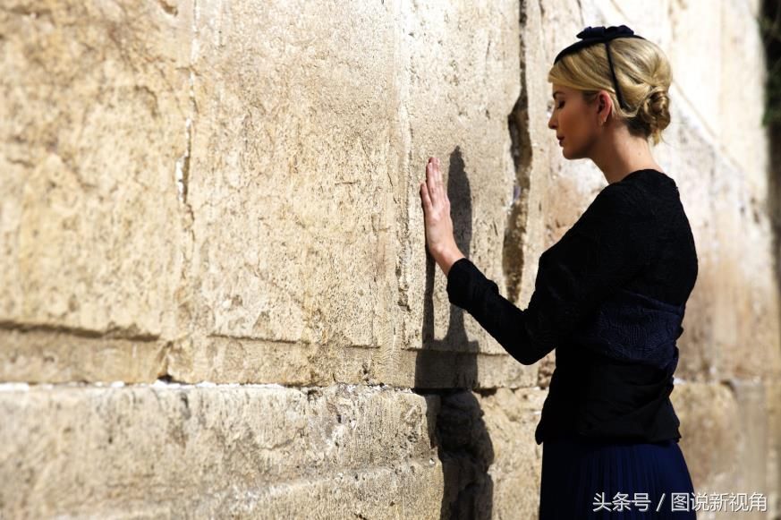 伊万卡又变美了，180个子穿10公分高跟鞋，魅力十足