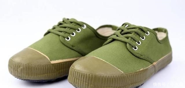 听到iPhoneX要卖9800, 农民工说了一句话, 镇在场所有人