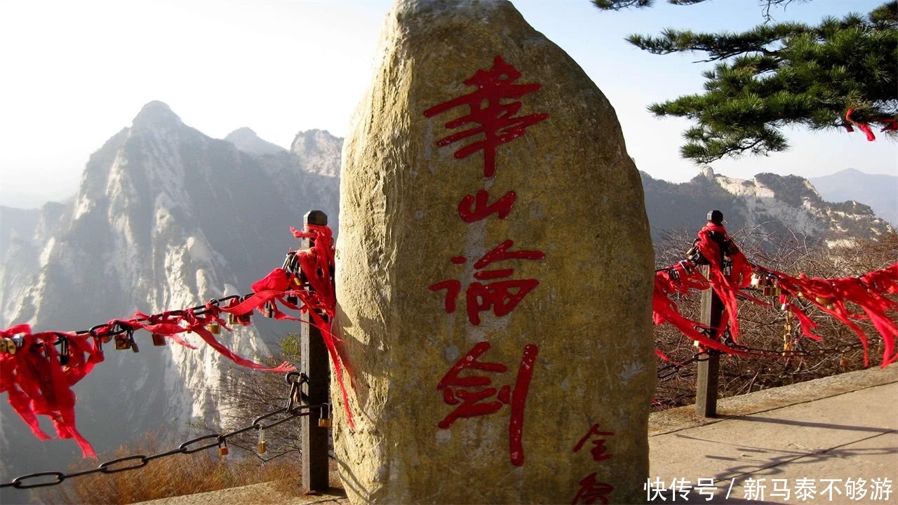 华山栈道到底有多危险？在悬崖半空，只有钉子钉住的木板真的安全