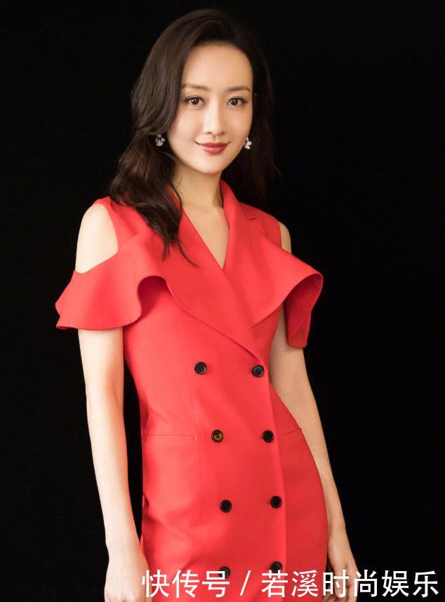 王鸥穿一身“师太”装，好身材完全裹不住，造型师很有想法！