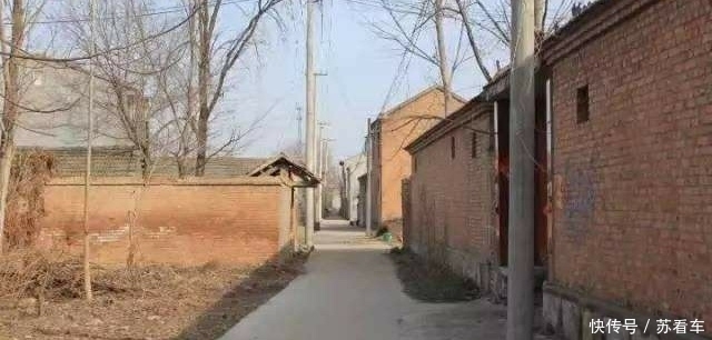  「农民」农村拆迁房为什么农民不愿意搬？除了钱，这个原因才是