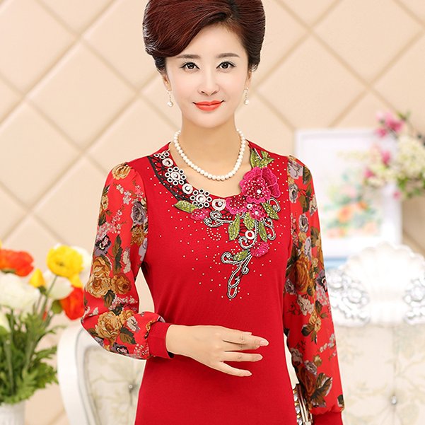 女儿结婚,妈妈这样打扮去参加婚礼,竟抢尽了风头