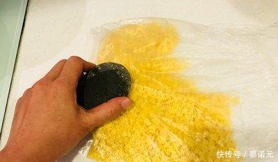  『饼干体』巧克力饼干别再买着吃了，不用水不用油，而且不用烤，在家就能做！