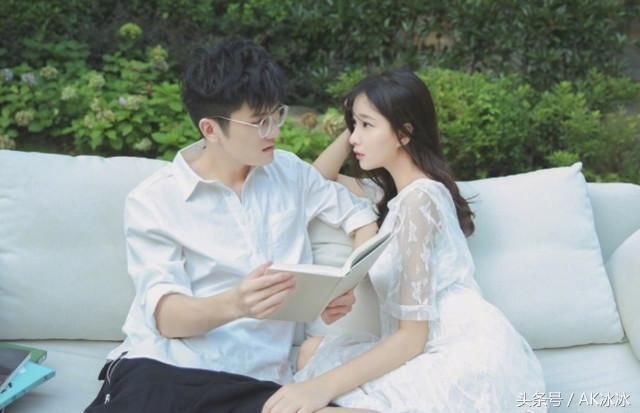 分手季的咒语是假的，电竞大佬公布在一起的消息小男神第一个祝贺