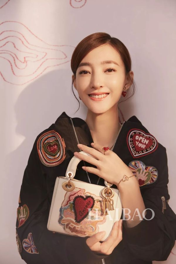 大牌们的七夕限定包包又来抢钱了!毫不违心的说颜值都超高,你的