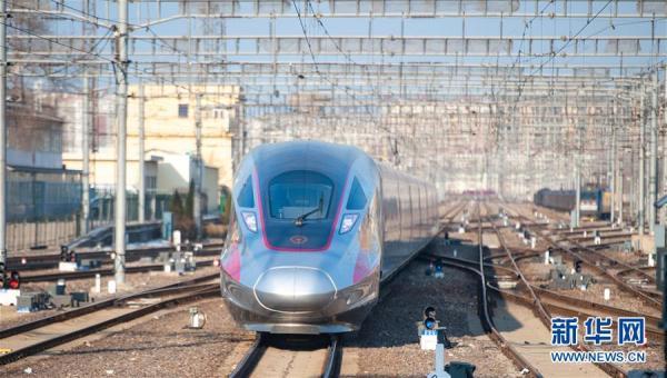 “复兴号”列车首次驶入胶东地区