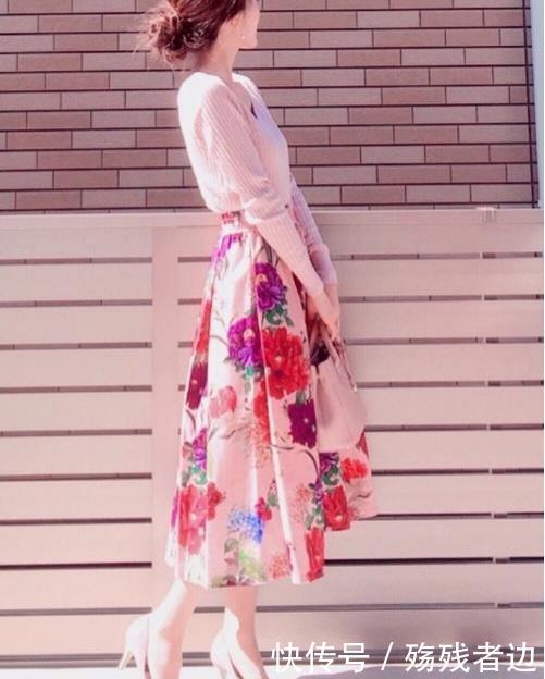 「色彩」春夏流行的服装中,人人称赞的4款色调搭配,必藏!