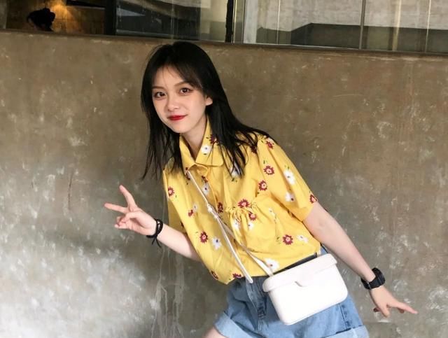  #色彩#寒冬臃肿的外套、单调的色彩,怎么搭配出轻盈时尚的感觉?