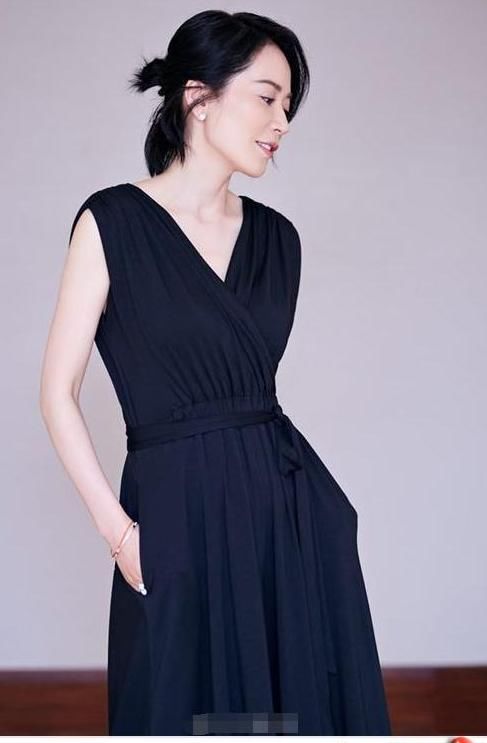 当马伊琍和俞飞鸿同穿连体裤,终于见识了高级脸的最高级形式!