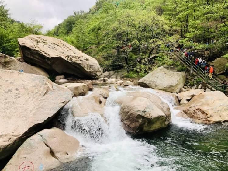  [九水]雨后的九水瀑布飞流直下 九水游览区进入全年最佳观赏期