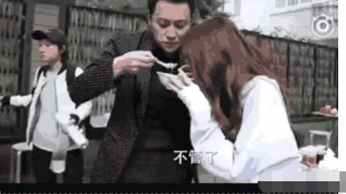 杨紫秦俊杰和平分手有猫腻? 删微博引发网友谩骂: 渣男!