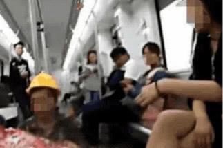 女子地铁嫌农民工脏，让其远离自己，农工一句话女孩儿愣了