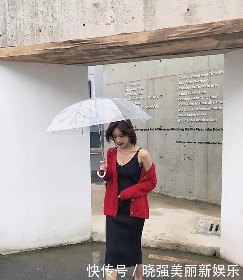  之余|连衣裙：早春必入的裙子，保暖之余还展现出迷人的线条