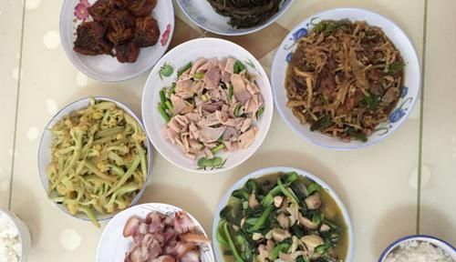  很远：经常染发会怎么样？别再浪费钱，做好两件事，白发就会离你很远
