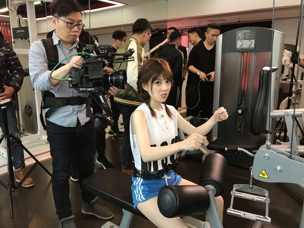 冯提莫:这大美腿真是勾人