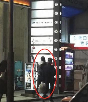 卓伟曝某男星，牵连出老婆与跑男成员的绯闻，“模范夫妻”被打脸