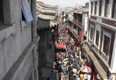 老外眼中最危险的国家，走在街上随时可能“被崩”，国人却争着去