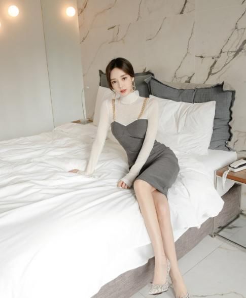 「 简约」简约透视长袖更显穿搭俏皮魅力，拼接素雅的黑白灰搭配连衣裙