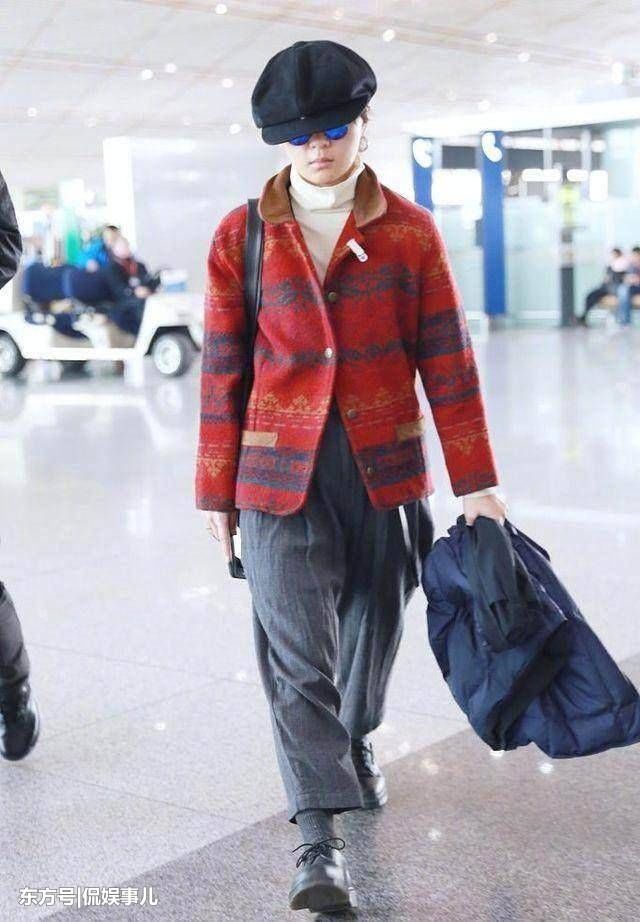 周笔畅165身高穿成130，网友:你是偷了奶奶的衣服吗?