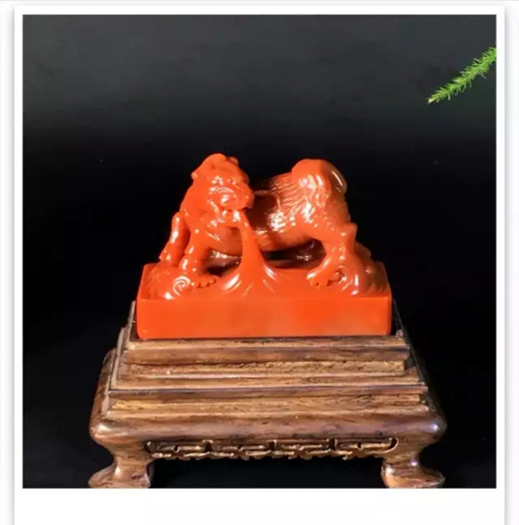 寿山石是我国的瑰宝，纯手工从内壁画出来，工艺非常精湛