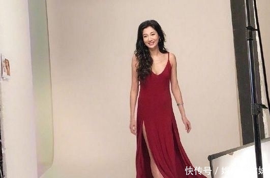  「漂亮」吴绮莉复出开工照惊艳众人 45岁亚姐美貌依旧 坦言女人要活得漂亮