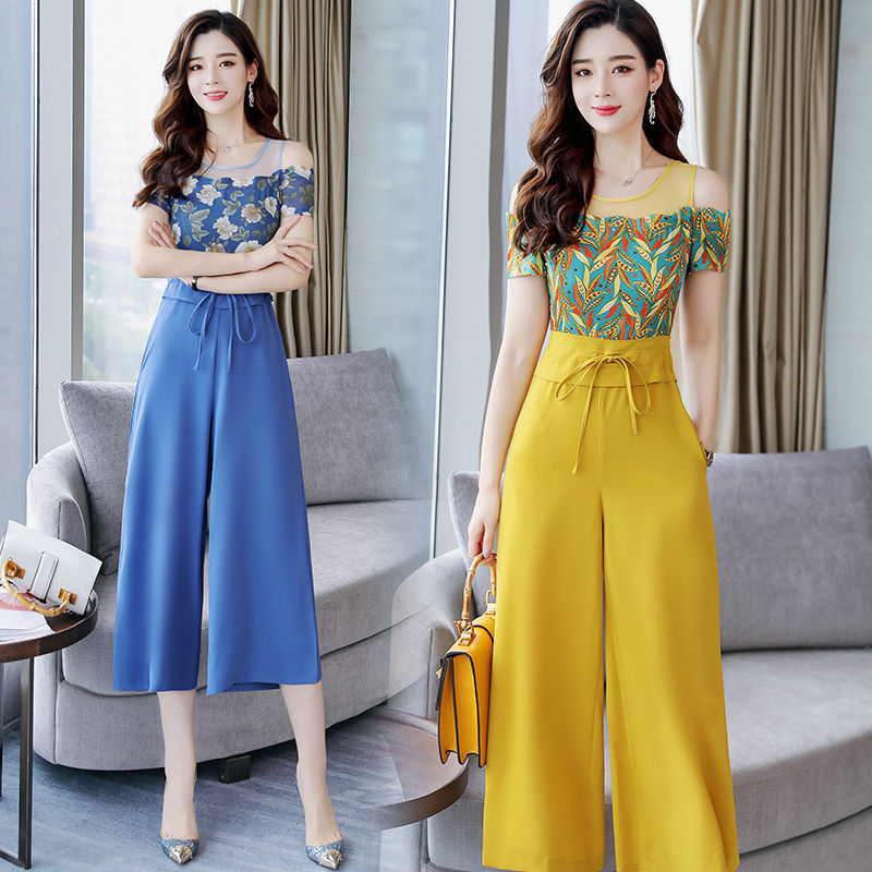 如今70后女人都流行这样穿,换上这连衣裙,居然美得不敢相信