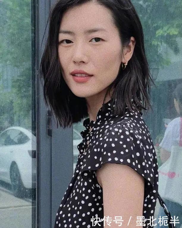  『适合』不会用卷发棒？这个“一刀切”的发型适合你，高级气质又减龄