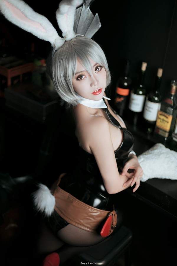 韩国辣妹Cos《LOL》兔女郎瑞雯 黑丝美腿让人欲罢不能