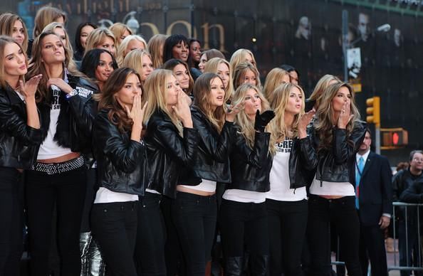 这些维密天使不穿秀服的样子咋都这么美? 是气质好还是颜值高呢