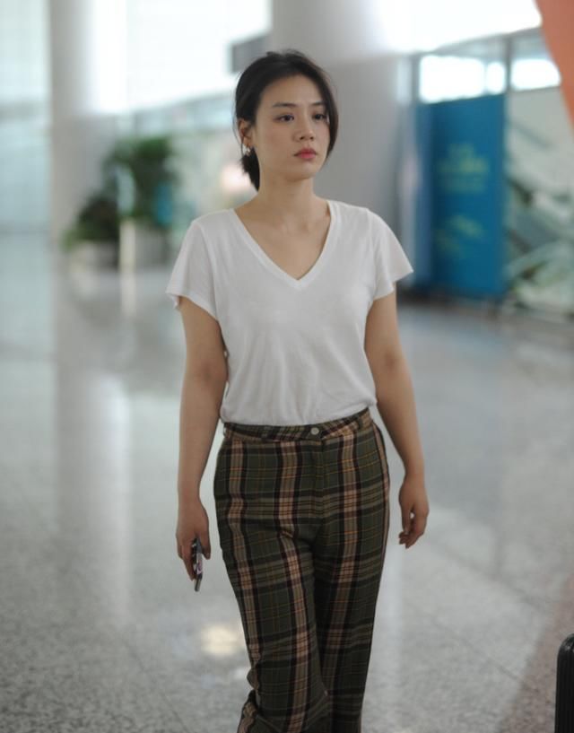 马思纯未修图曝光，白t+睡裤皮肤松弛，网友：你让我又哭了！