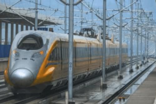  载客|国内的“特殊”高铁，车身为黄色从不载客，就算有钱也坐不