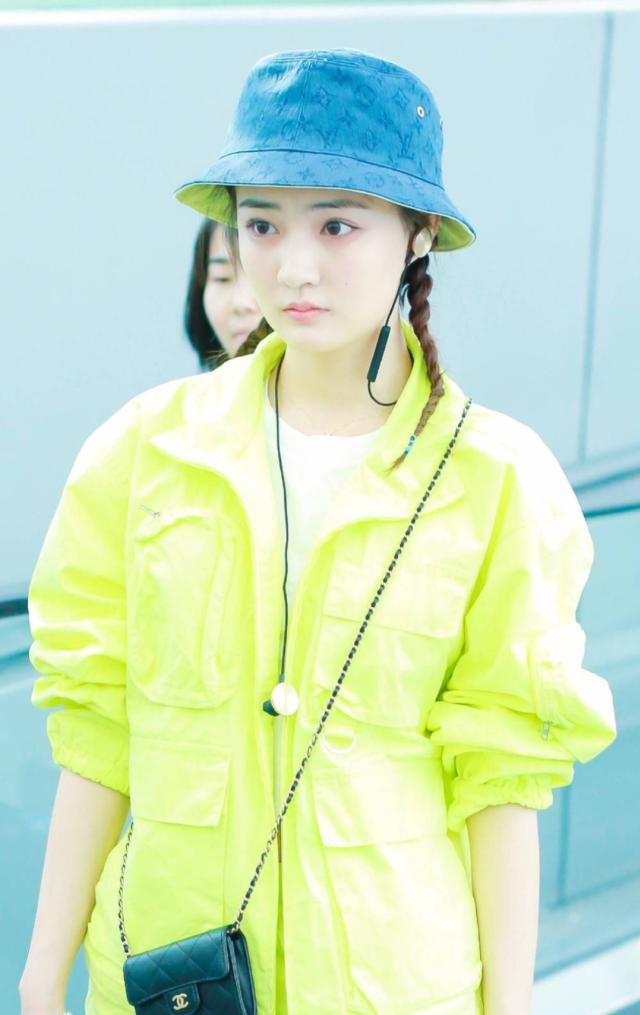 「青春活力」都说脸方的徐璐会很胖，可看到穿短装的她，女生却贼酸