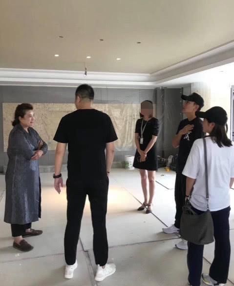 网曝贾乃亮买豪宅与李小璐分居？官方疑回应：做真实的自己