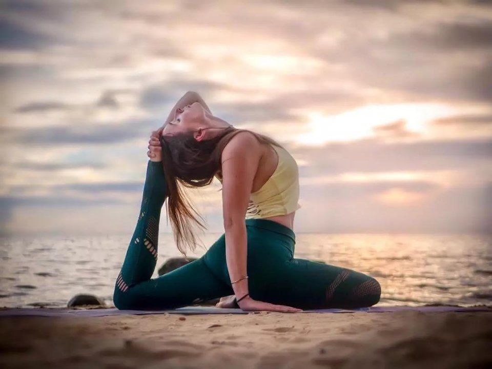 想要姿势更挺拔,你需要学会这些开肩体式,气质越来越好