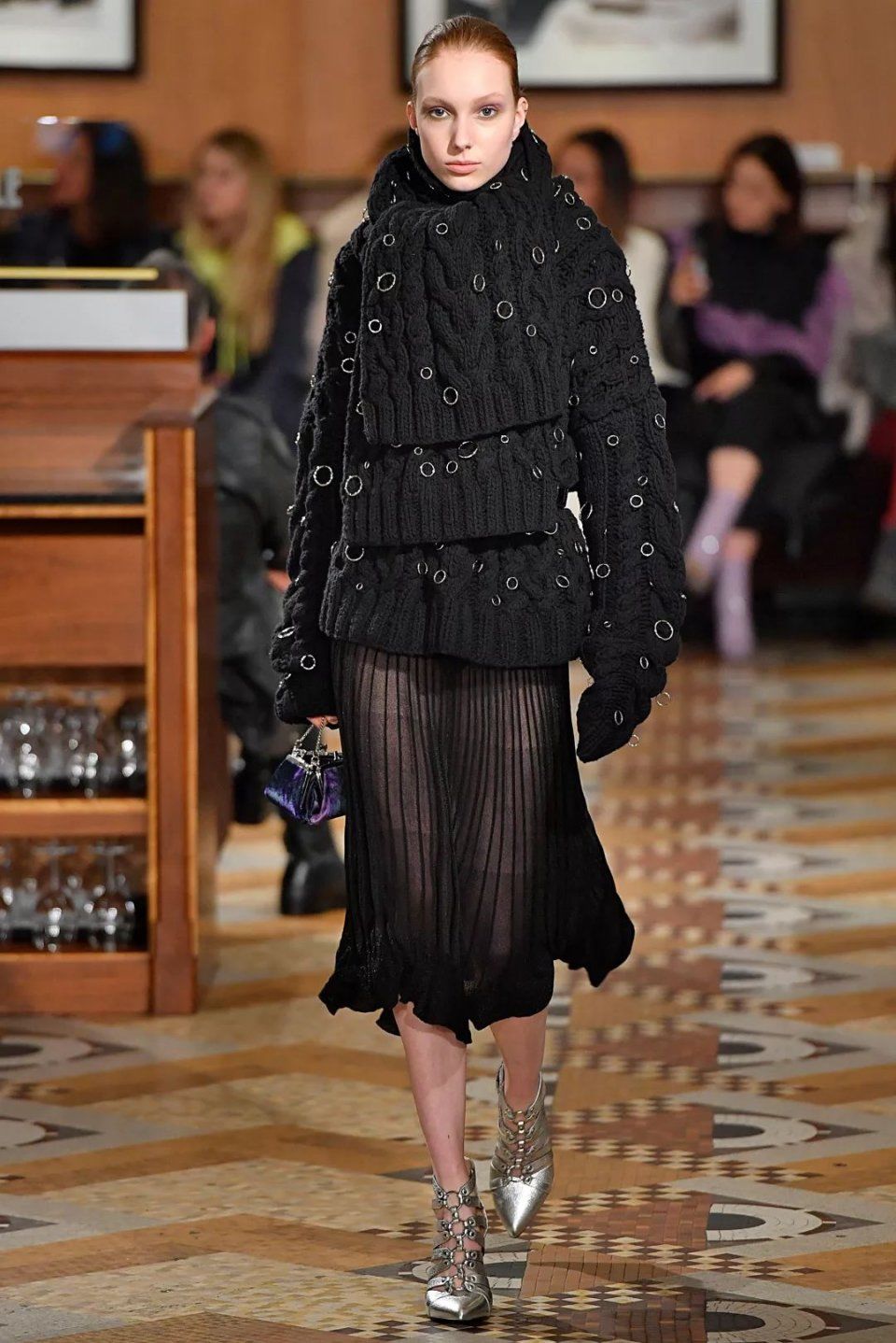 如何才能坐上四大时装周秀场的头排?