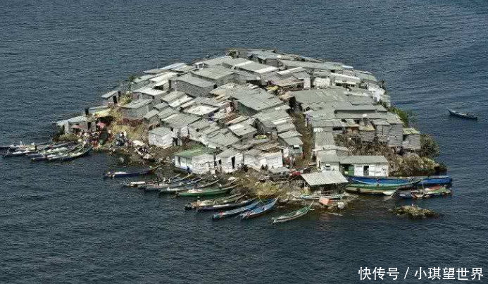 世上人口最密集的地方，3亩大的小岛，却居住了上千人，人均2平方