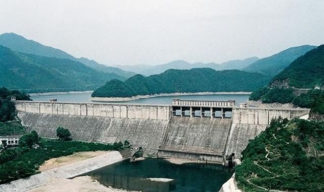  坝体■水电站为啥大都是重力坝？