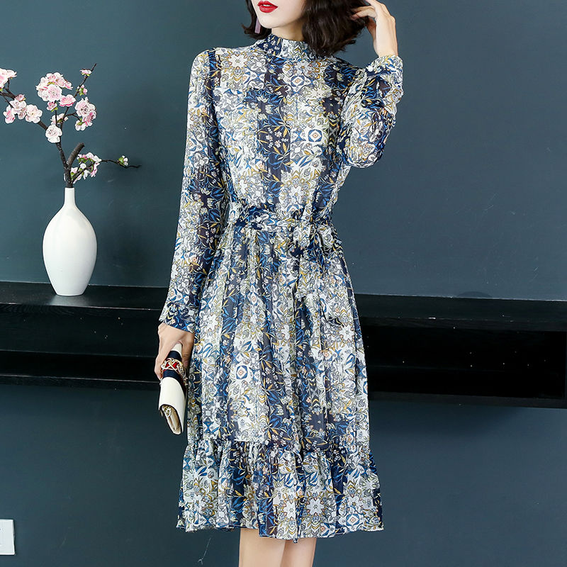 70后的女人，出门别穿打底裤!今年流行的这几款秋裙，美爆了