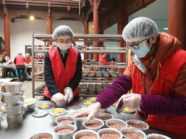 灵隐寺腊八粥6日凌晨开煮 今年施粥30余万份