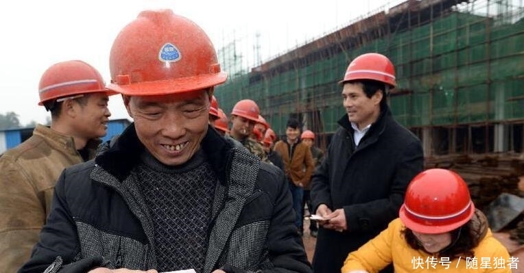  农民@农民工的日薪三四百，为什么他们大多长年累月下来还是贫穷