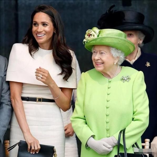 光看坐姿，就知道梅根凯特谁赢？