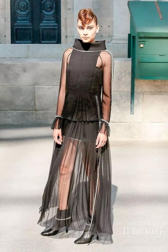 塞纳河倒映的Chanel高定，流淌的是左岸的旧时光