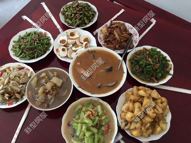 农村自建房，还是有个柴火灶最实用，请师傅花600砌一个值不值？