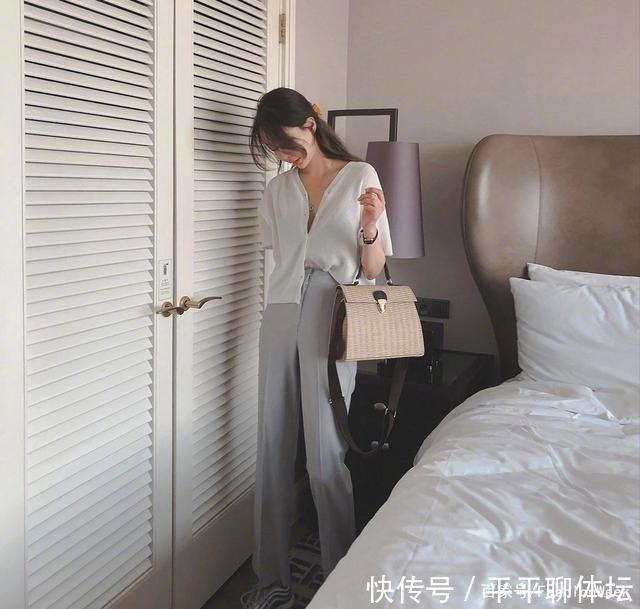  LOOK：超实穿的韩风穿搭LOOK，晚春走简约美路线，清新显气质！
