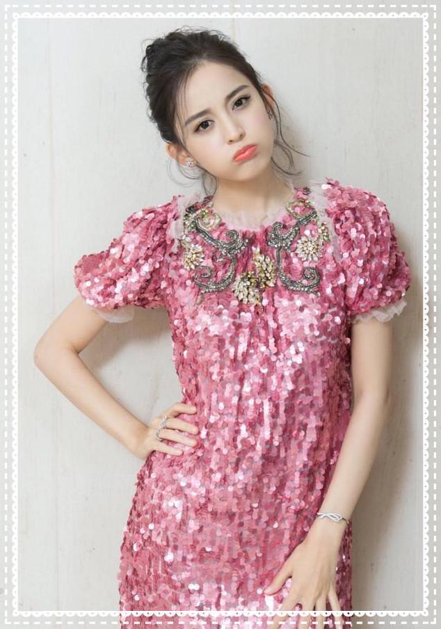 没有古力娜扎的身材真别穿亮片裙，像谢娜这样穿成孕妇装就尴尬了